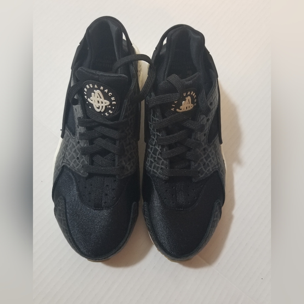 Like New Women Nike Haurache